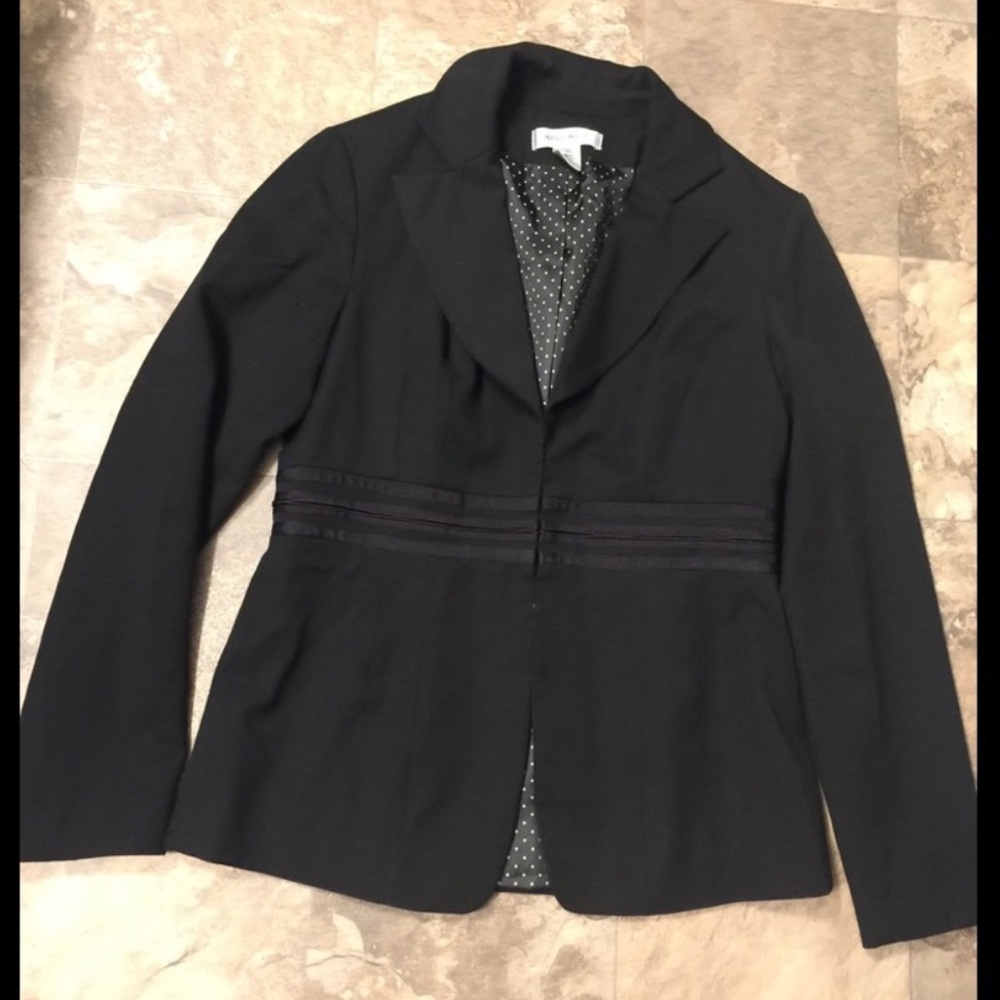 Nine West black blazer lined size 4 EUC